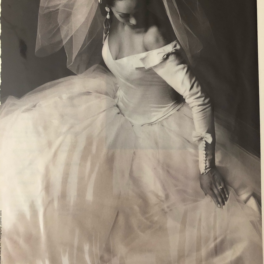 Long sleeved Vintage Wedding Dress Ball Gown and Vera Wang Veil